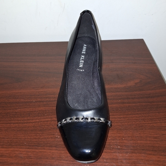Anne Klein Mariza black flats with silver chain accents in a ladies size 10M.EUC - Picture 7 of 11